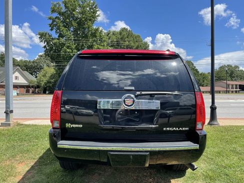 Used 2010 Cadillac Escalade 4WD Hybrid image 2