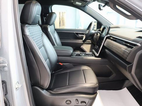 Used 2024 GMC Sierra EV Denali image 42