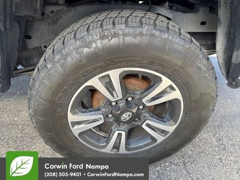 Used 2018 Toyota Tacoma TRD Sport AWD/4WD image 12