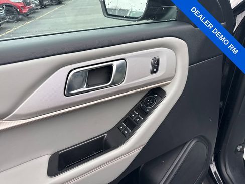 Used 2025 Ford Explorer Active w/ Active Comfort Package image 18