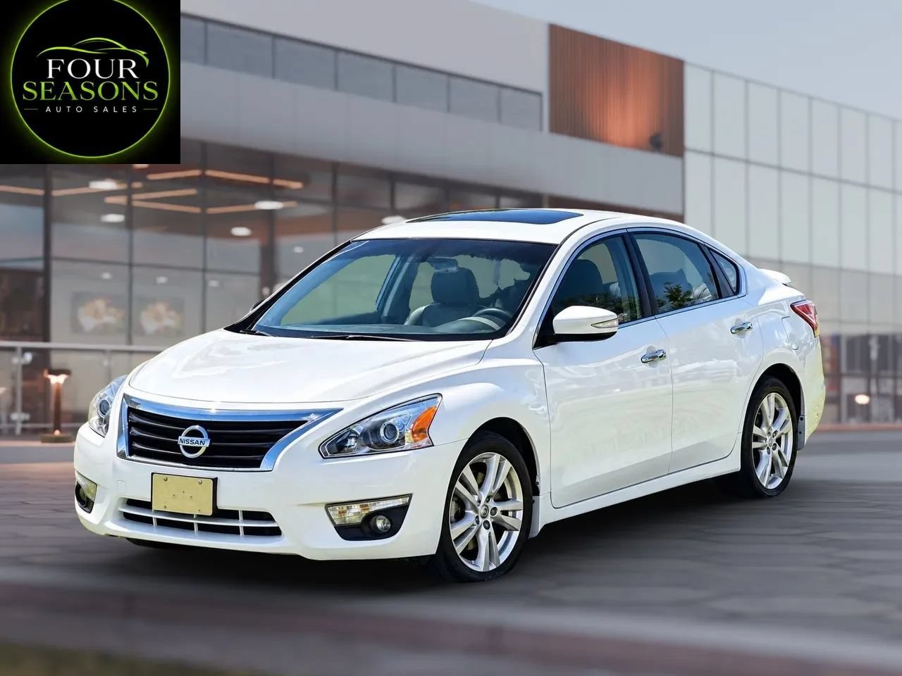 Used 2013 Nissan Altima 3.5 SL w/ Technology Pkg FWD image 1