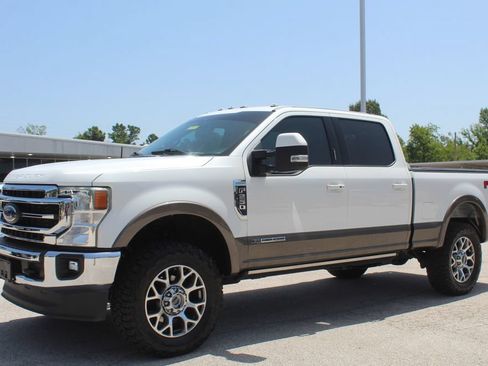 Used 2022 Ford F250 Lariat w/ Lariat Ultimate Package AWD/4WD image 4
