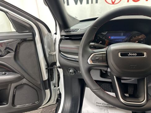 Used 2025 Jeep Compass Trailhawk image 26