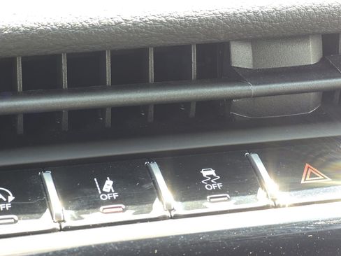 Used 2024 Jeep Grand Cherokee Limited AWD/4WD image 15