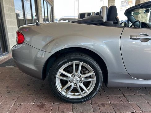Used 2010 MAZDA MX-5 Miata Sport w/ Convenience Pkg image 12
