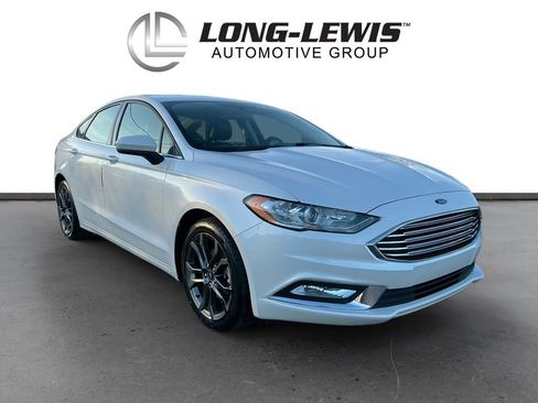 Used 2018 Ford Fusion SE w/ Equipment Group 201A image 10