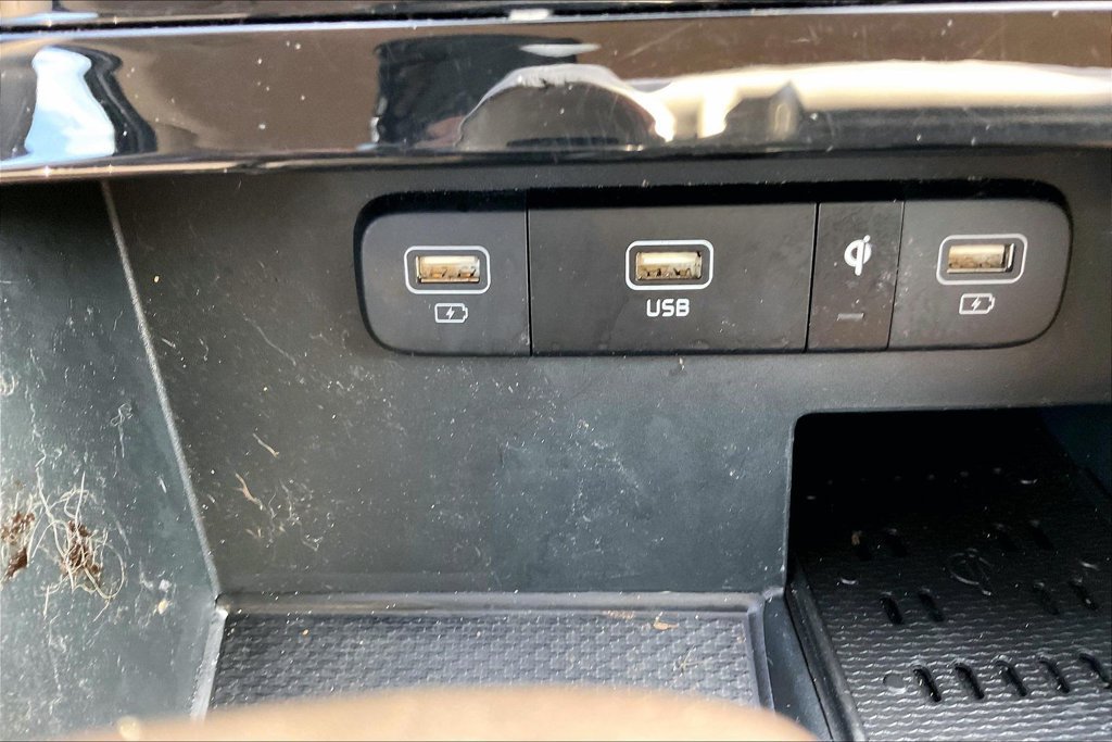 Used 2024 Kia Carnival EX FWD image 18