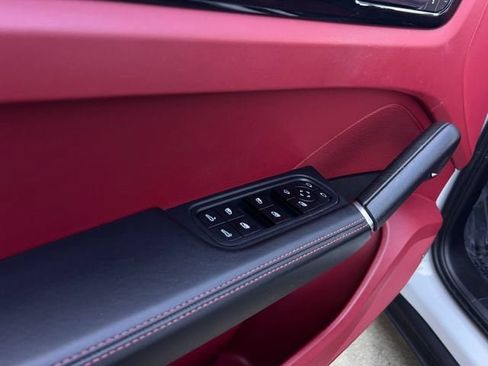 Used 2022 Porsche Cayenne AWD/4WD image 10