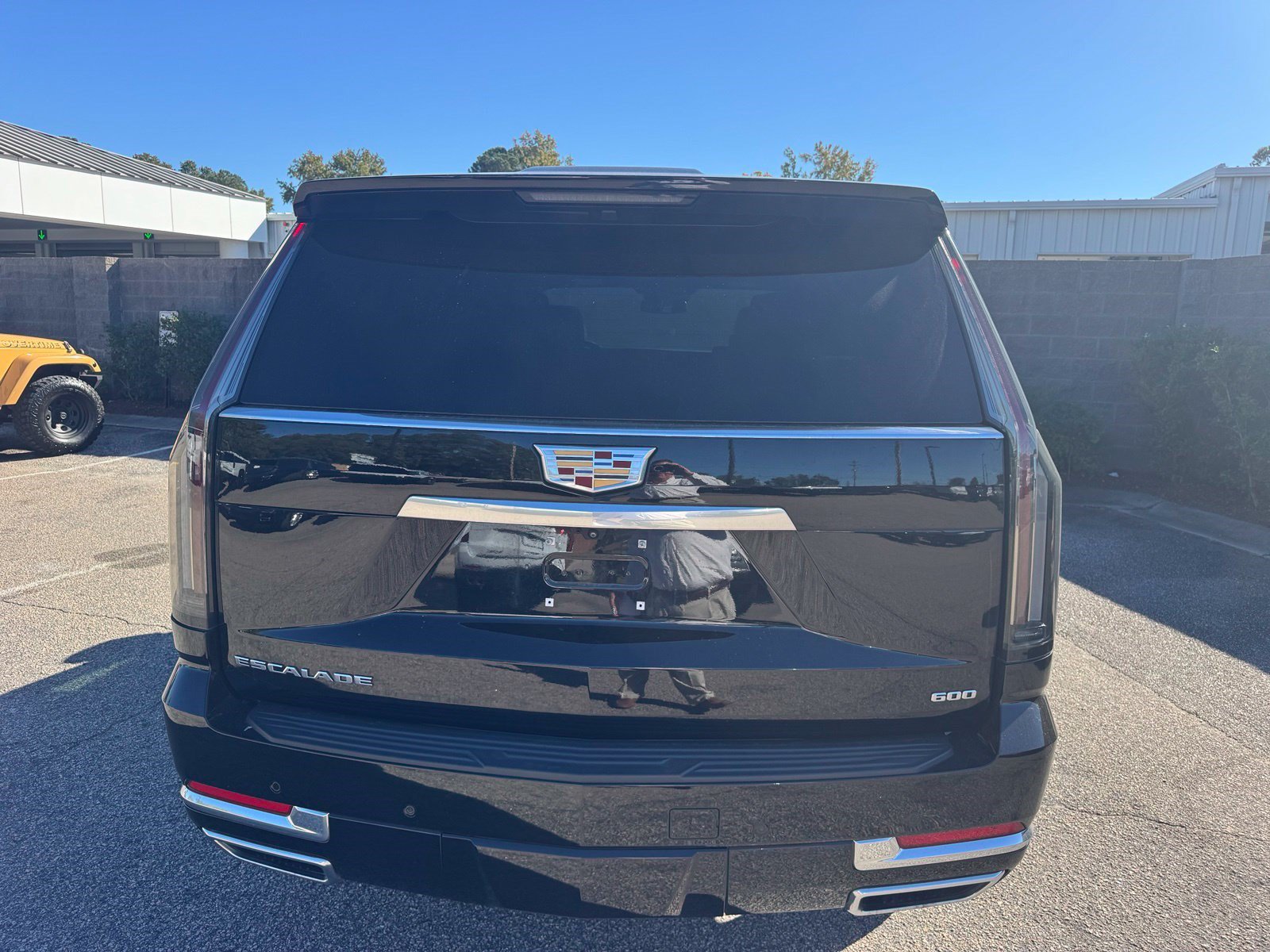 Certified 2025 Cadillac Escalade Luxury RWD image 9