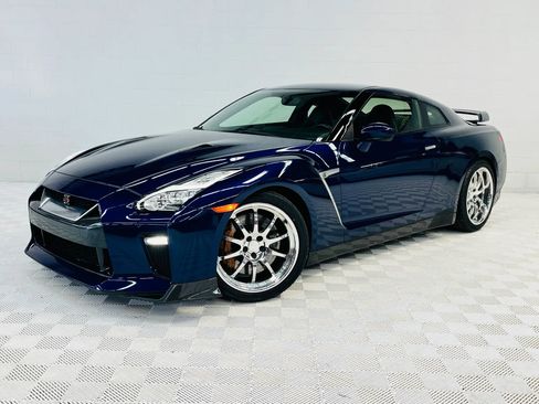Used 2015 Nissan GT-R Premium AWD/4WD image 10