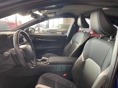 Used 2025 Toyota Camry SE image 14