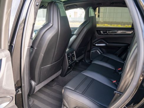 Certified 2021 Porsche Cayenne Turbo S AWD/4WD image 24