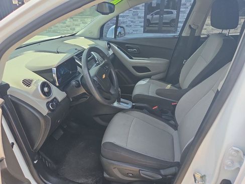 Used 2016 Chevrolet Trax LT FWD image 7