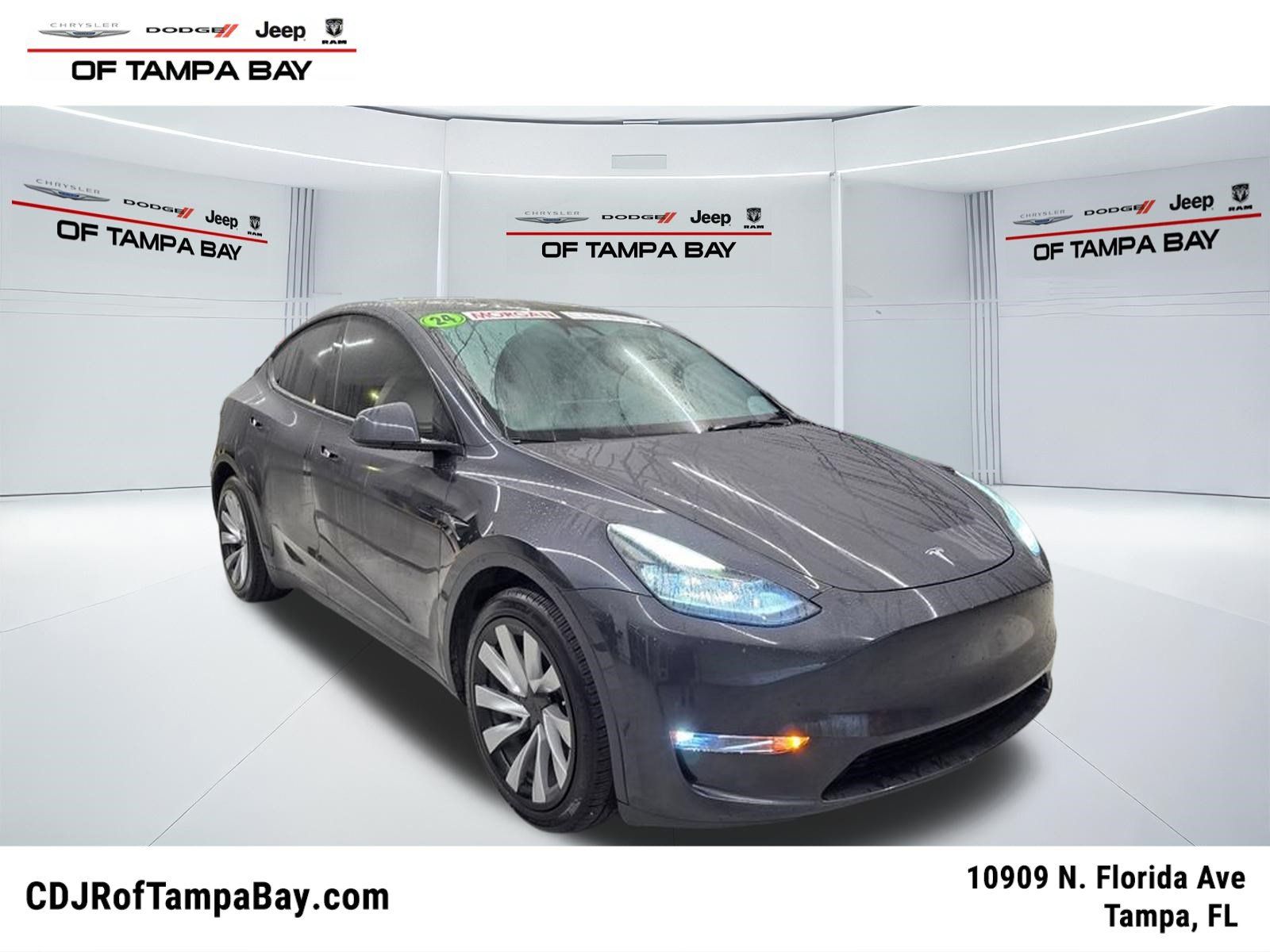 Used 2024 Tesla Model Y Long Range AWD/4WD image 1