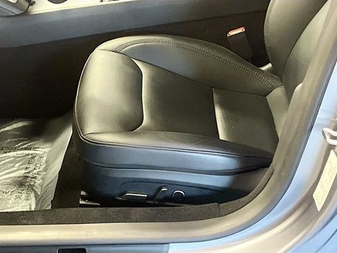 Used 2025 Tesla Model 3 Long Range RWD image 18