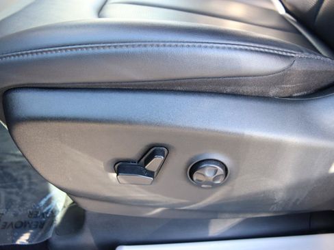 Used 2024 Chrysler Pacifica Touring-L FWD image 55