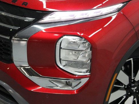 New 2025 Mitsubishi Outlander SEL image 2