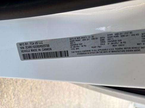 Used 2025 Chrysler Pacifica Limited FWD image 48