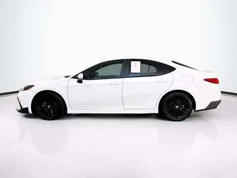 Used 2025 Toyota Camry SE FWD image 4