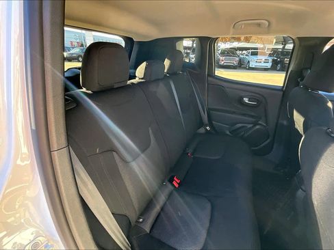 Used 2023 Jeep Renegade Latitude image 17