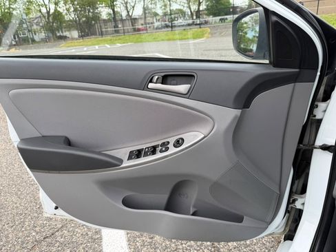 Used 2016 Hyundai Accent SE FWD image 15