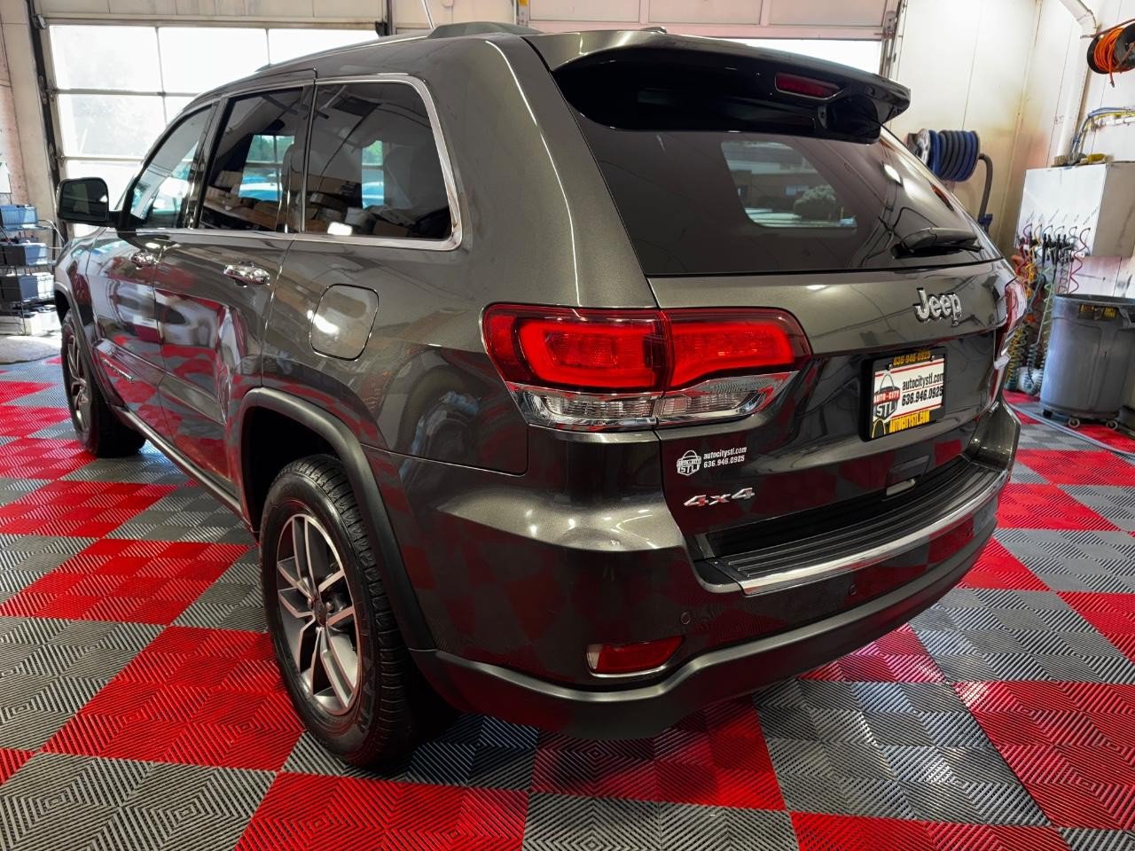 Used 2020 Jeep Grand Cherokee Limited AWD/4WD image 5