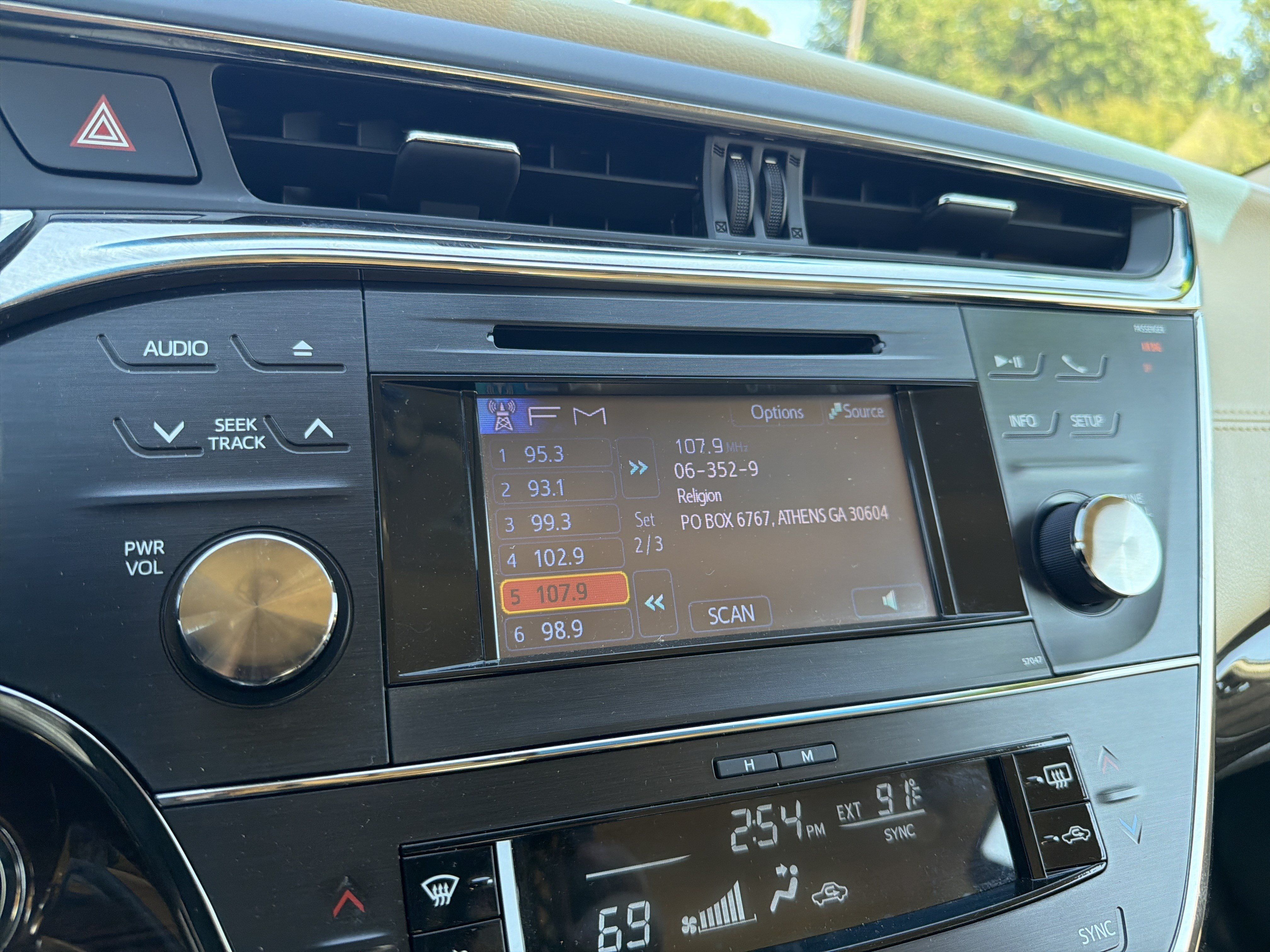 Used 2014 Toyota Avalon XLE FWD image 5