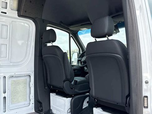 Used 2025 Mercedes-Benz Sprinter 2500 image 16