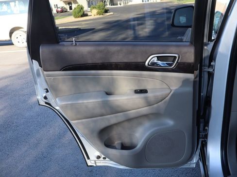 Used 2012 Jeep Grand Cherokee Laredo image 24