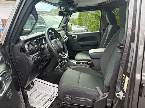 Used 2022 Jeep Wrangler Unlimited Sport image 9