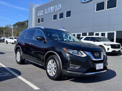 Used 2020 Nissan Rogue SV image 1