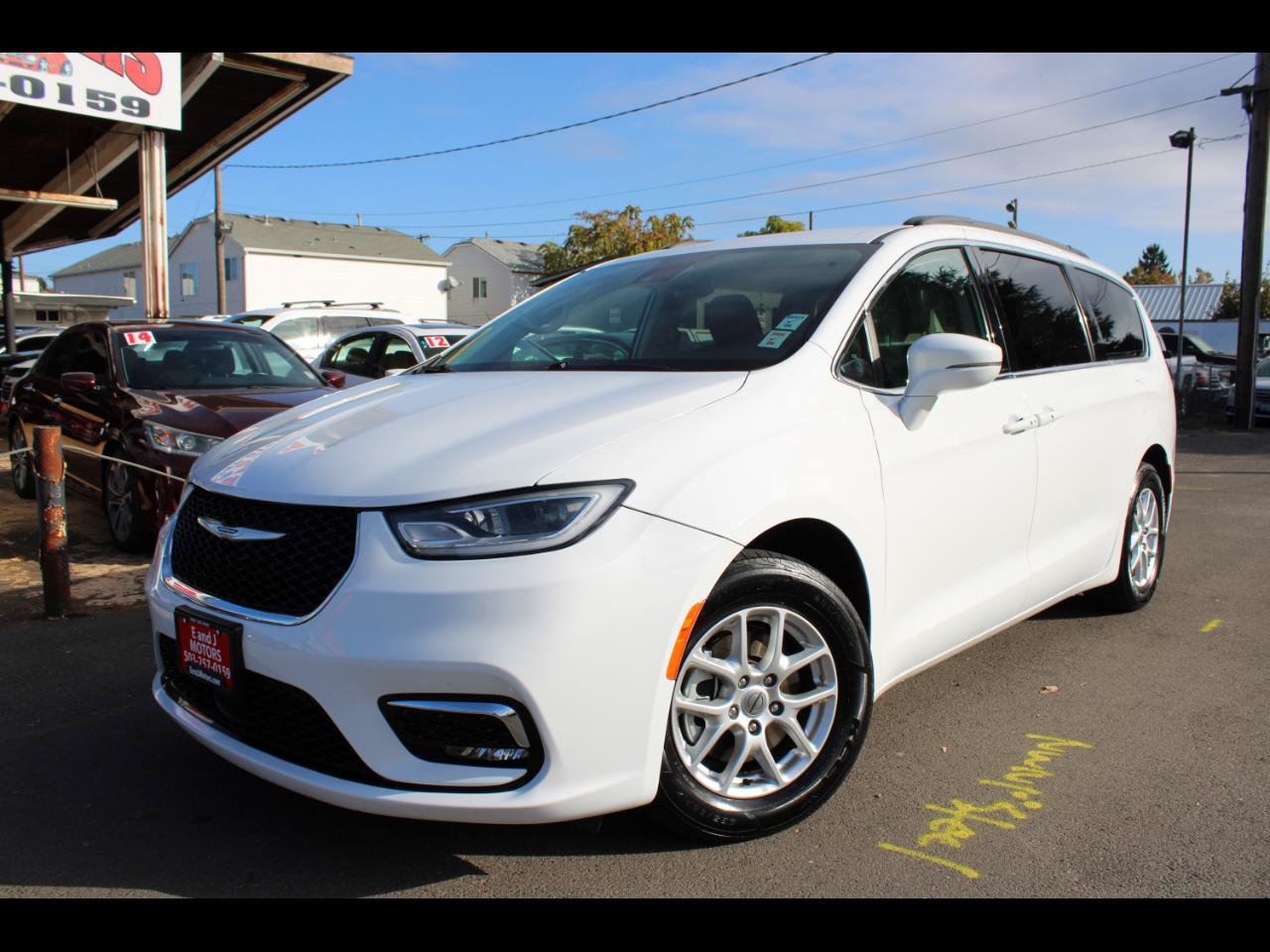Used 2022 Chrysler Pacifica Touring-L FWD image 1