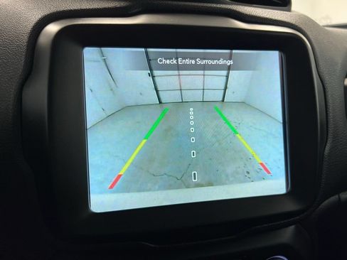 Used 2023 Jeep Renegade Latitude AWD/4WD image 25