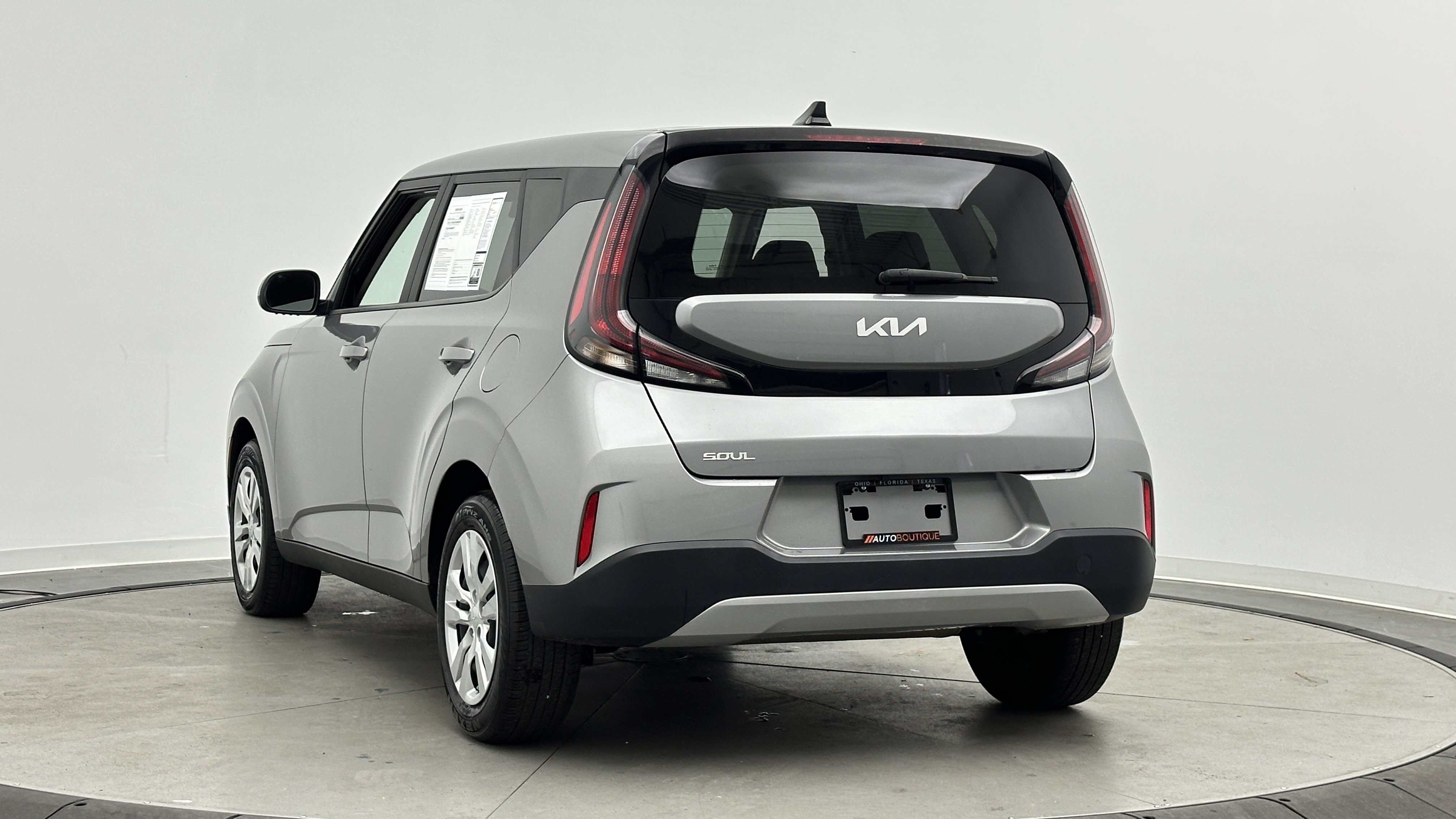 Used 2023 Kia Soul LX FWD image 5