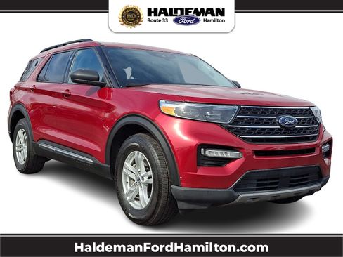 Certified 2022 Ford Explorer XLT w/ Equipment Group 202A AWD/4WD image 1