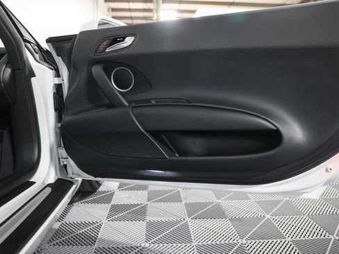 Used 2015 Audi R8 V8 w/ Extended Leather Package image 20