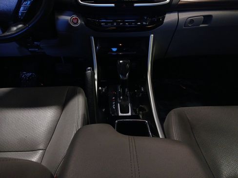 Used 2016 Honda Accord Touring image 11