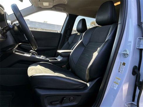 Used 2024 Mitsubishi Outlander SE image 9