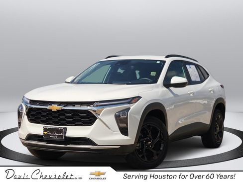 Used 2025 Chevrolet Trax LT FWD image 1