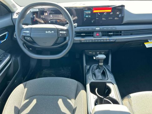 New 2025 Kia K4 LXS image 12