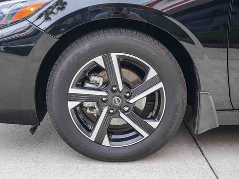 Used 2024 Nissan Sentra SV FWD image 11