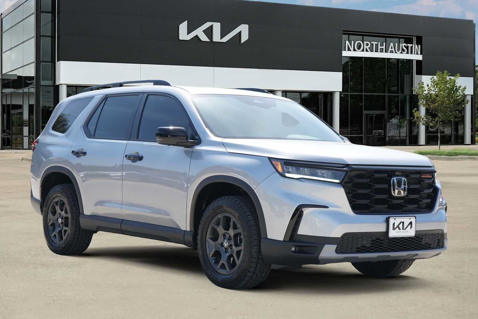 Used 2025 Honda Pilot TrailSport image 7