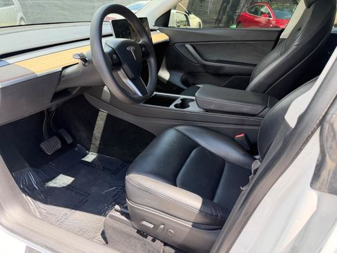 Used 2021 Tesla Model Y 2WD image 9