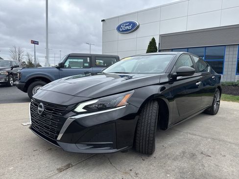 Used 2024 Nissan Altima 2.5 SV image 8