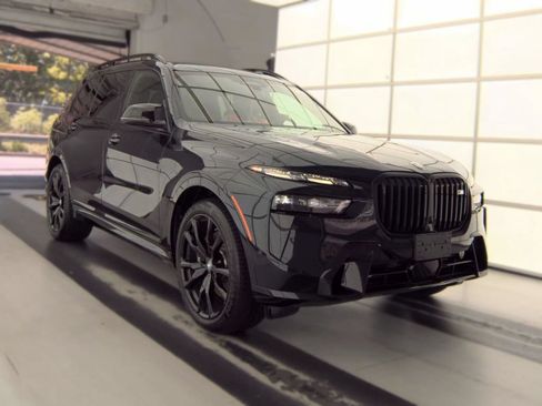 Used 2025 BMW X7 M60i AWD/4WD image 2