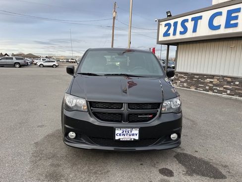 Used 2019 Dodge Grand Caravan GT image 2