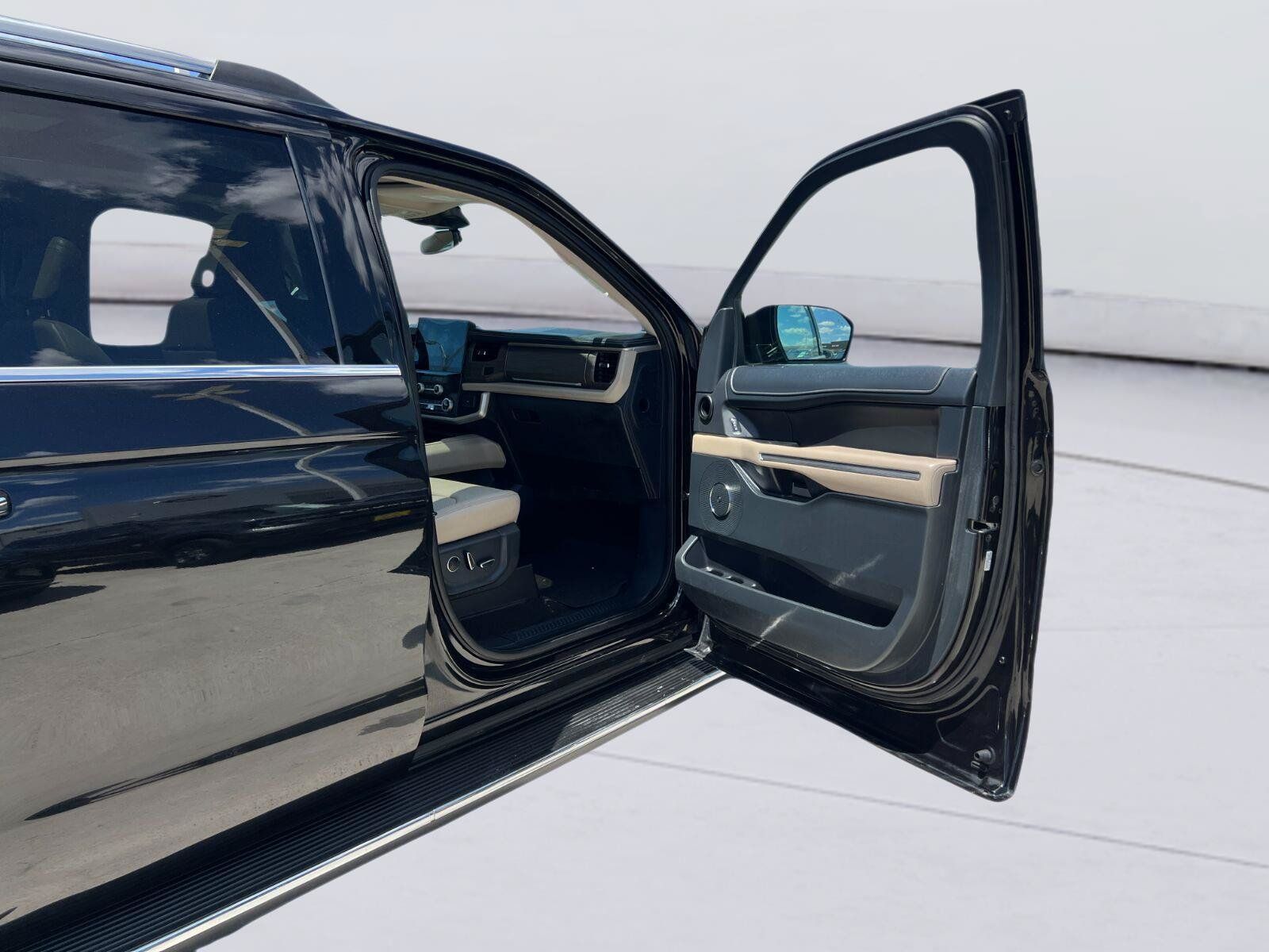 Used 2022 Ford Expedition Max Limited AWD/4WD image 36