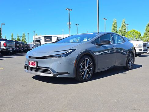 Used 2024 Toyota Prius XLE AWD/4WD image 43