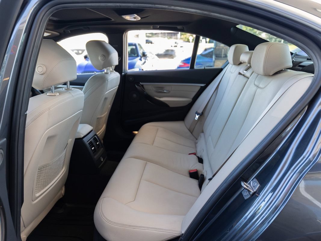 Used 2017 BMW 330i Sedan RWD image 29