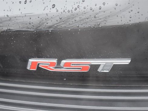 Used 2022 Chevrolet Suburban RST w/ Sport Performance Package image 18